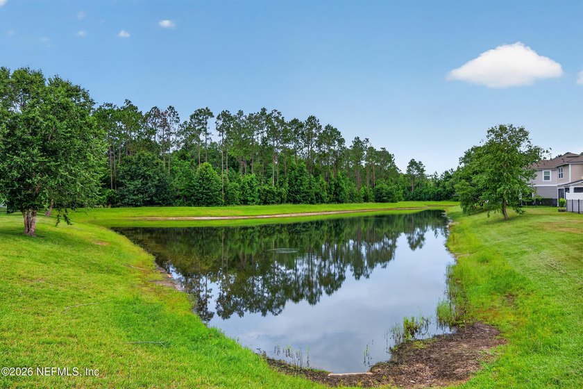 Welcome to this beautifully maintained 3-bedroom, 3-bathroom - photo 36