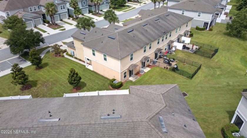 Welcome to this beautifully maintained 3-bedroom, 3-bathroom - photo 50