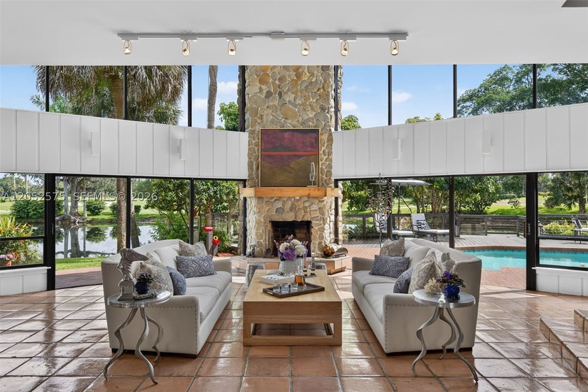 Originally designed with remarkable architectural character - photo 6