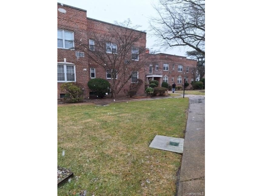 Very nice two bedroom, one bath apartment in co-op building - photo 3