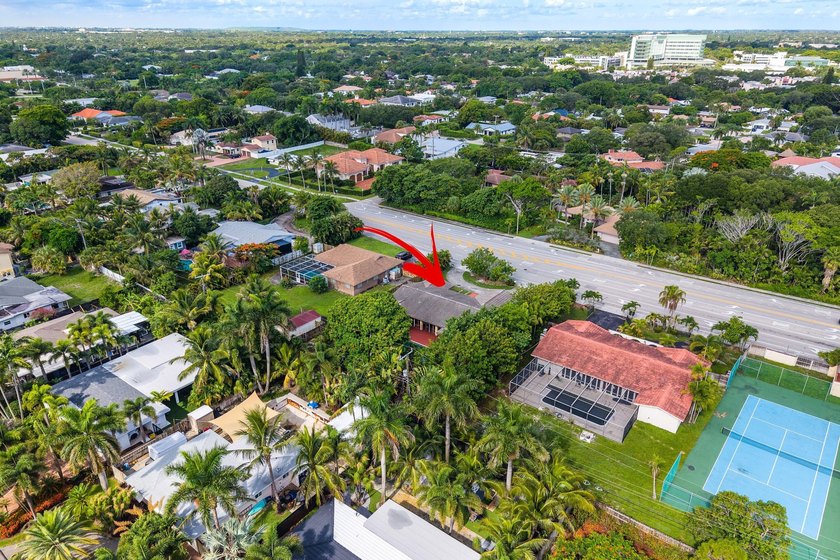 Prime East Boca opportunity! This 6 bedroom, 4 bath pool home - photo 4