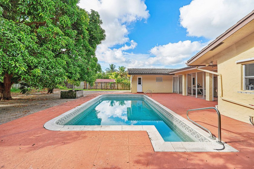Prime East Boca opportunity! This 6 bedroom, 4 bath pool home - photo 6