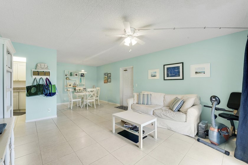 This inviting first-floor condo in West Palm Beach offers - photo 4