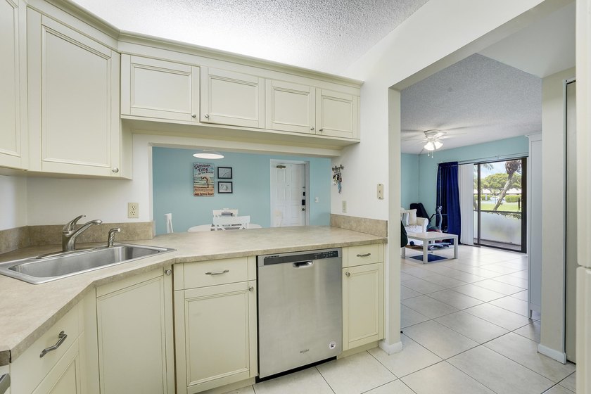 This inviting first-floor condo in West Palm Beach offers - photo 10