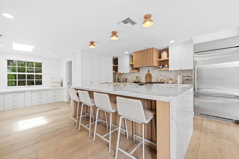 Nestled in Bermuda Riviera, this updated one-story residence - photo 8