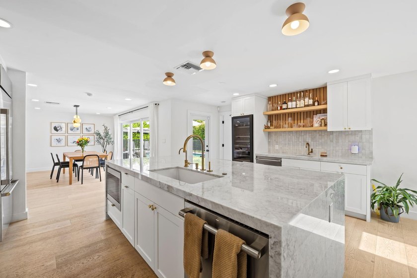 Nestled in Bermuda Riviera, this updated one-story residence - photo 9