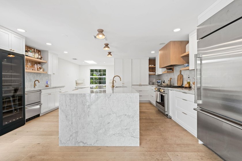 Nestled in Bermuda Riviera, this updated one-story residence - photo 10