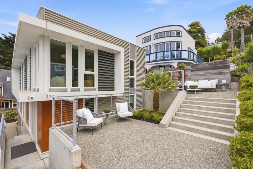 Just blocks from the ocean at Pedro Point, this stunning custom - photo 2
