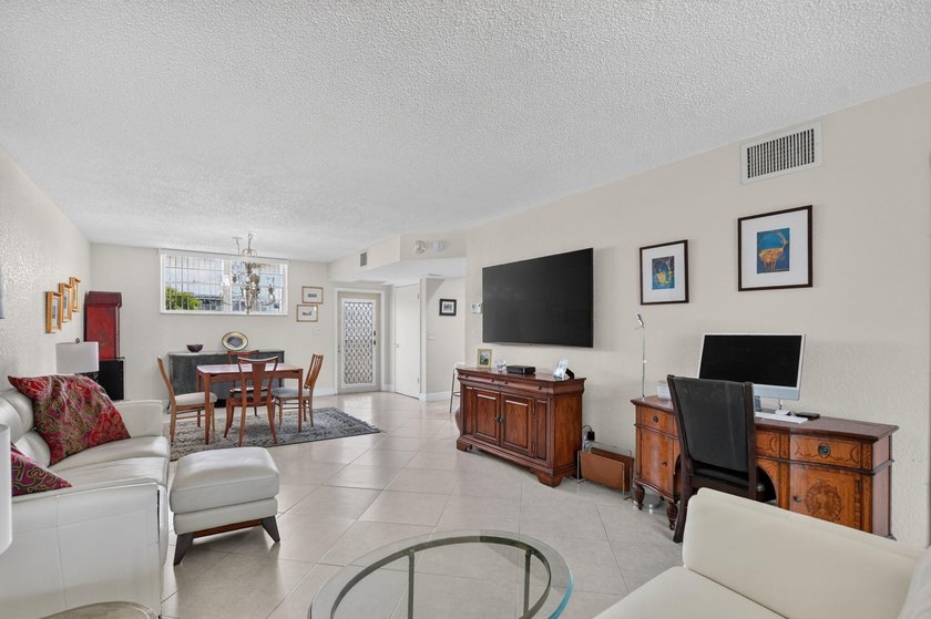 Second-floor 1-bedroom, 1.5-bath condo in The Palms of Deer - photo 9
