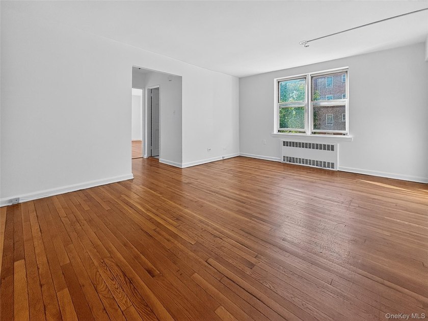 Welcome to this bright and spacious one-bedroom, one-bathroom - photo 4