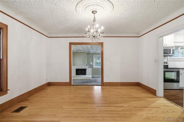 Welcome home to this charming historical Colonial, ideally - photo 5