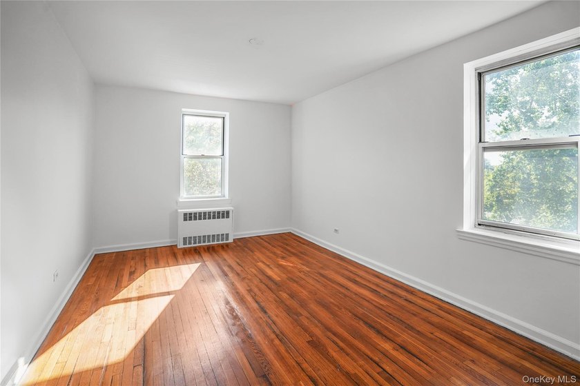 Welcome to this bright and spacious one-bedroom, one-bathroom - photo 6