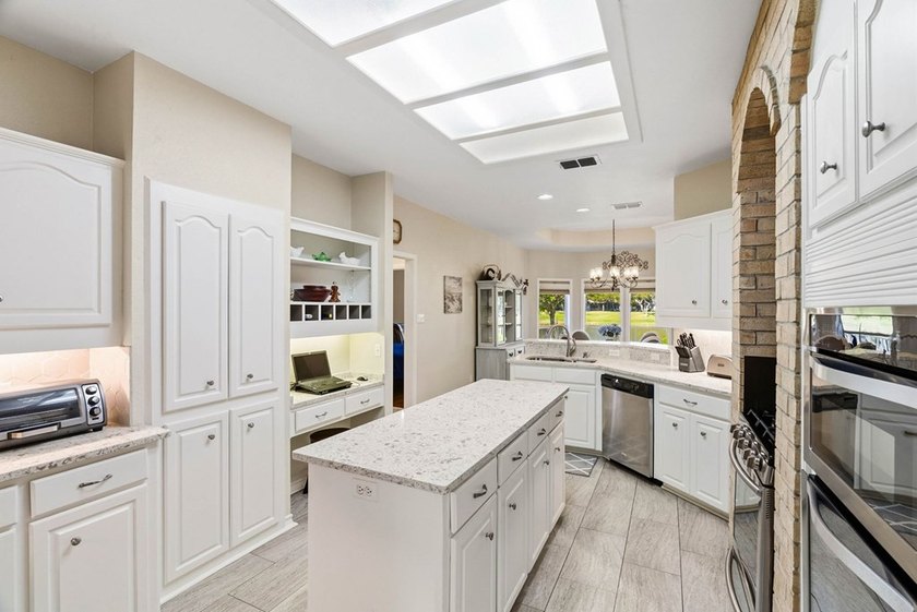 COUNTRY CLUB LIVING WITH A VIEW! Located in Rockport Country - photo 11