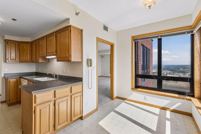 Perched on the 38th floor of Airye Tower, this spacious - photo 15