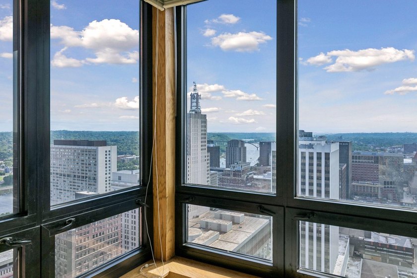 Perched on the 38th floor of Airye Tower, this spacious - photo 18