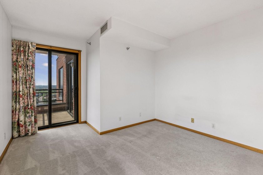 Perched on the 38th floor of Airye Tower, this spacious - photo 23