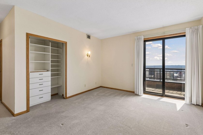 Perched on the 38th floor of Airye Tower, this spacious - photo 24