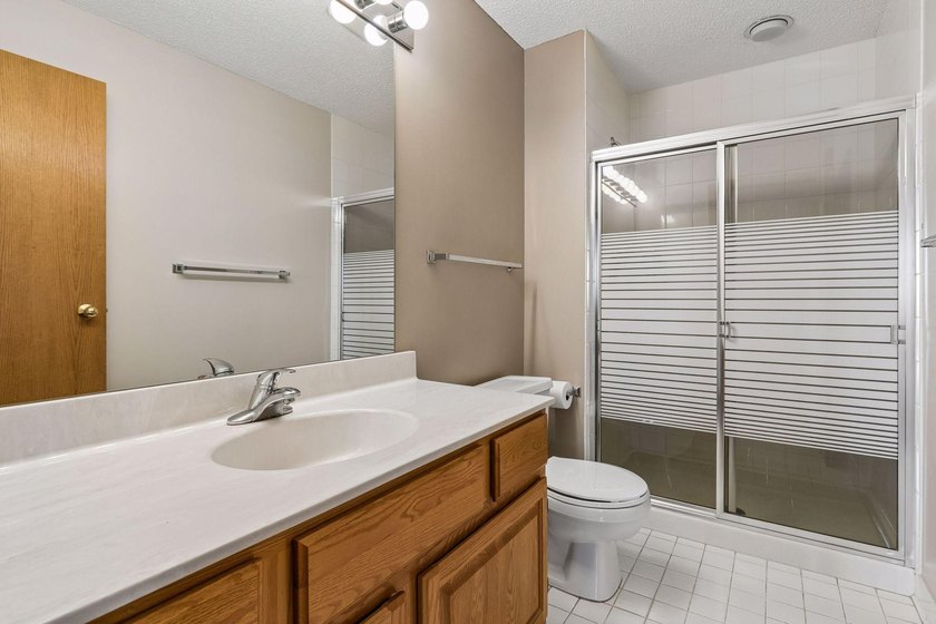 Perched on the 38th floor of Airye Tower, this spacious - photo 30
