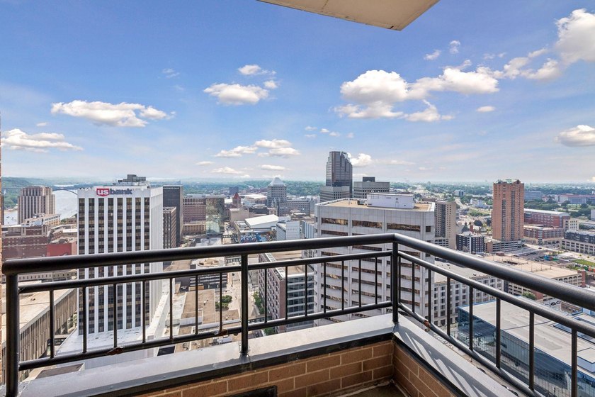 Perched on the 38th floor of Airye Tower, this spacious - photo 31
