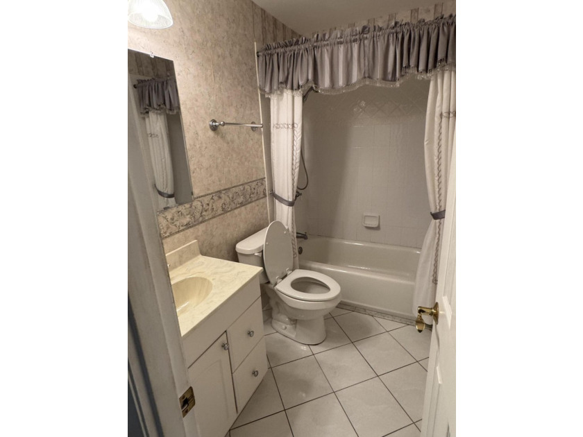 Welcome to the Twin Lakes South Condos in Stuart. This active - photo 5