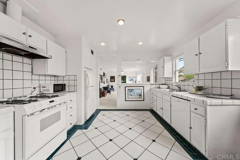 First time on the market in 50 years! Located in the desirable - photo 15