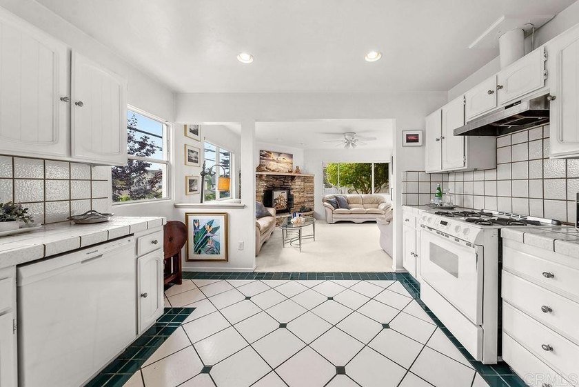 First time on the market in 50 years! Located in the desirable - photo 17