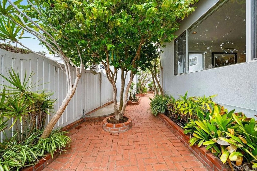 First time on the market in 50 years! Located in the desirable - photo 35