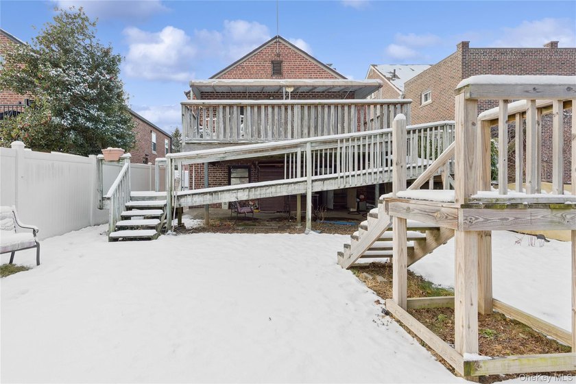 Charming Detached Home with Expansion Potential in Country Club - photo 5