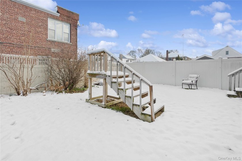 Charming Detached Home with Expansion Potential in Country Club - photo 7