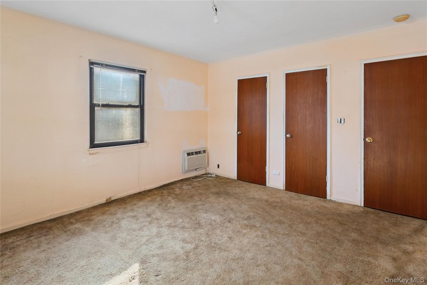 Charming Detached Home with Expansion Potential in Country Club - photo 10