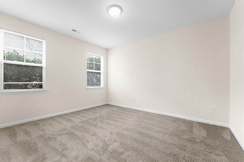 Welcome home to this beautiful 3,440 sq ft pond-front property - photo 31