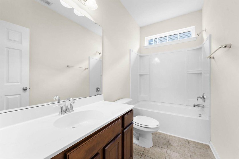 Welcome home to this beautiful 3,440 sq ft pond-front property - photo 33