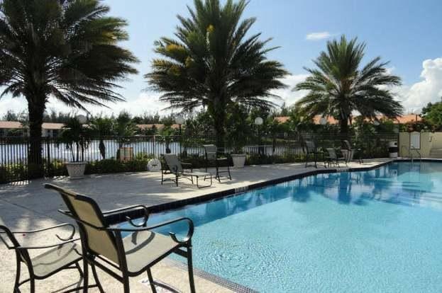 NICE 3/2 LOCATED ON THE HEART OF WEST PALM - photo 4