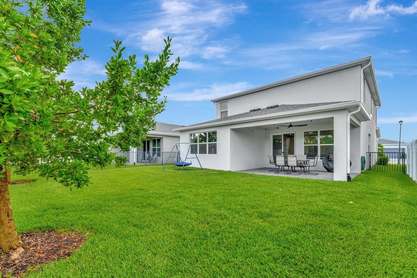 Price Improved! Beautiful CBS 4BR/2.5BA home located in the - photo 2