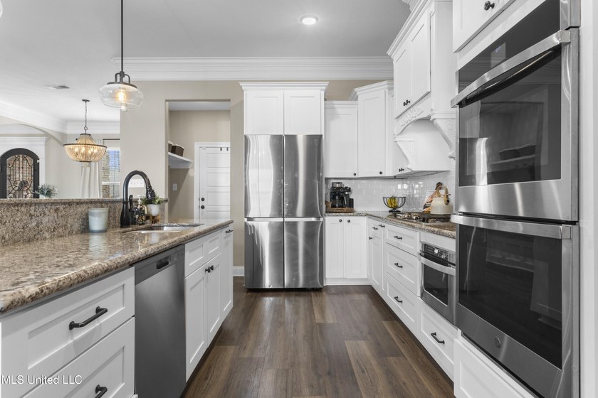 Motivated Sellers! Beautiful home loaded with upgrades in a - photo 11