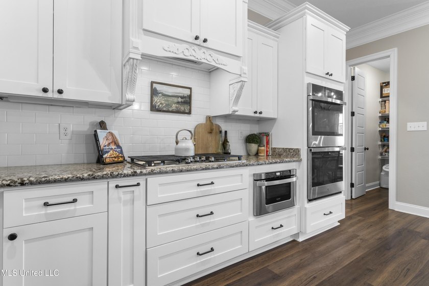 Motivated Sellers! Beautiful home loaded with upgrades in a - photo 14