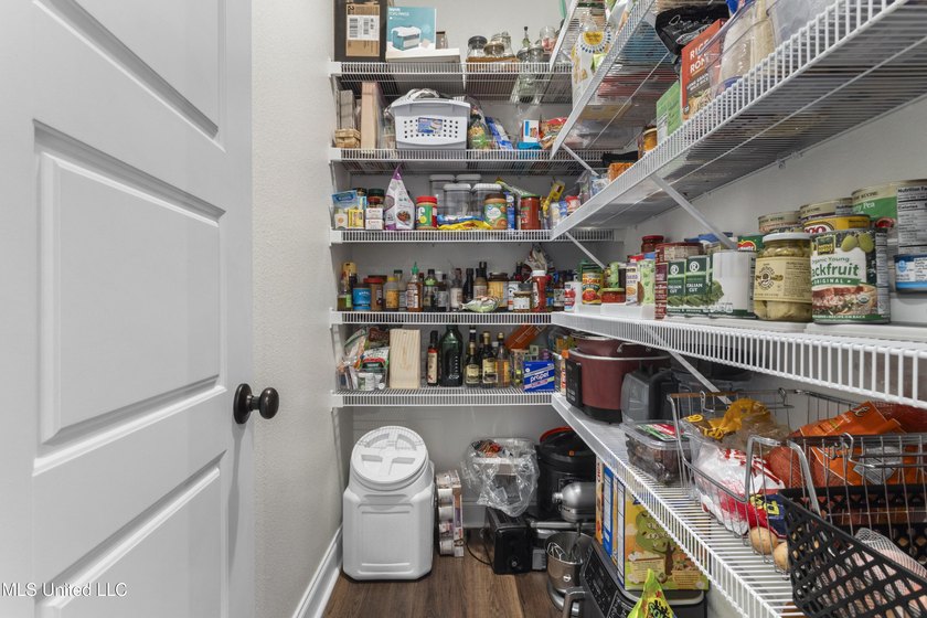 Motivated Sellers! Beautiful home loaded with upgrades in a - photo 15