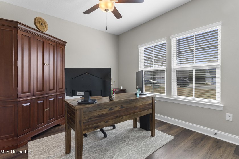 Motivated Sellers! Beautiful home loaded with upgrades in a - photo 20