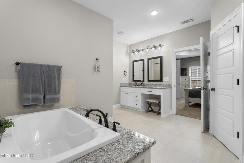 Motivated Sellers! Beautiful home loaded with upgrades in a - photo 26