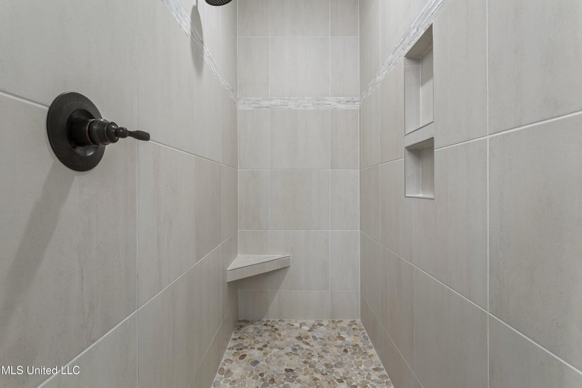Motivated Sellers! Beautiful home loaded with upgrades in a - photo 27