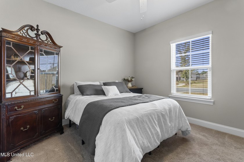 Motivated Sellers! Beautiful home loaded with upgrades in a - photo 29
