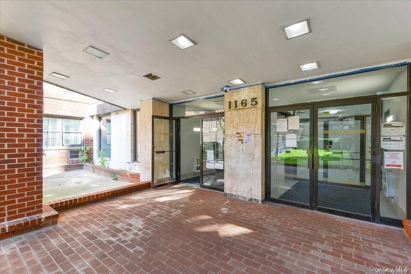 East Flatbush: This Co-Op Apartment Unit Has All The Space You - photo 2