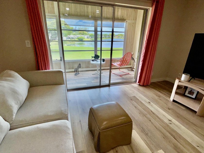 Beautifully renovated 2nd story lake front condominium in a - photo 13