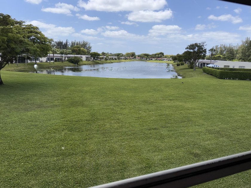 Beautifully renovated 2nd story lake front condominium in a - photo 14