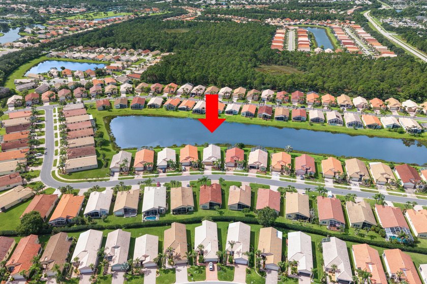 Welcome to this single-story waterfront residence in the - photo 4