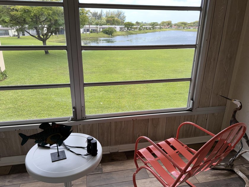 Beautifully renovated 2nd story lake front condominium in a - photo 15