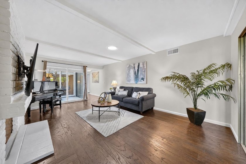 Welcome to 5001 Cribari Vale, a desirable single-level residence - photo 7