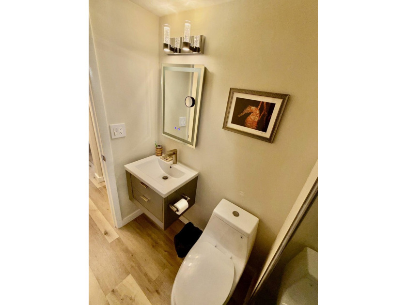 Beautifully renovated 2nd story lake front condominium in a - photo 28