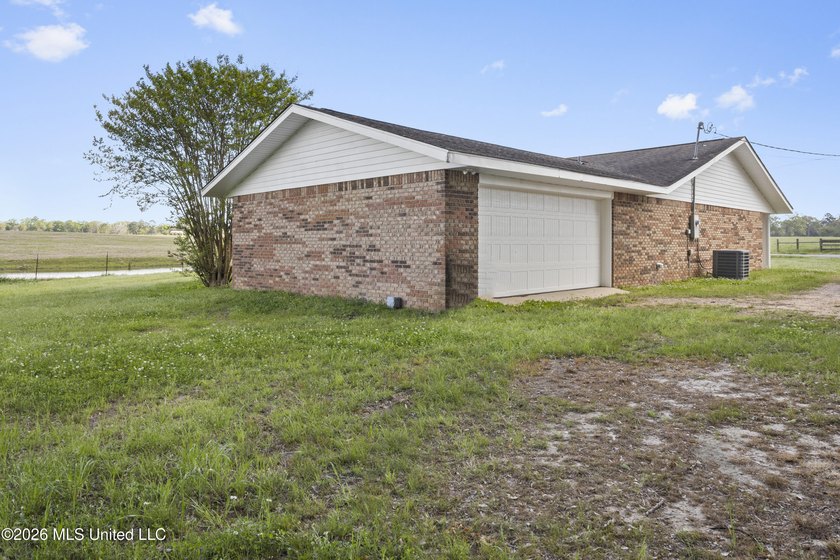 Welcome to our peaceful escape in beautiful Stone County! This - photo 32