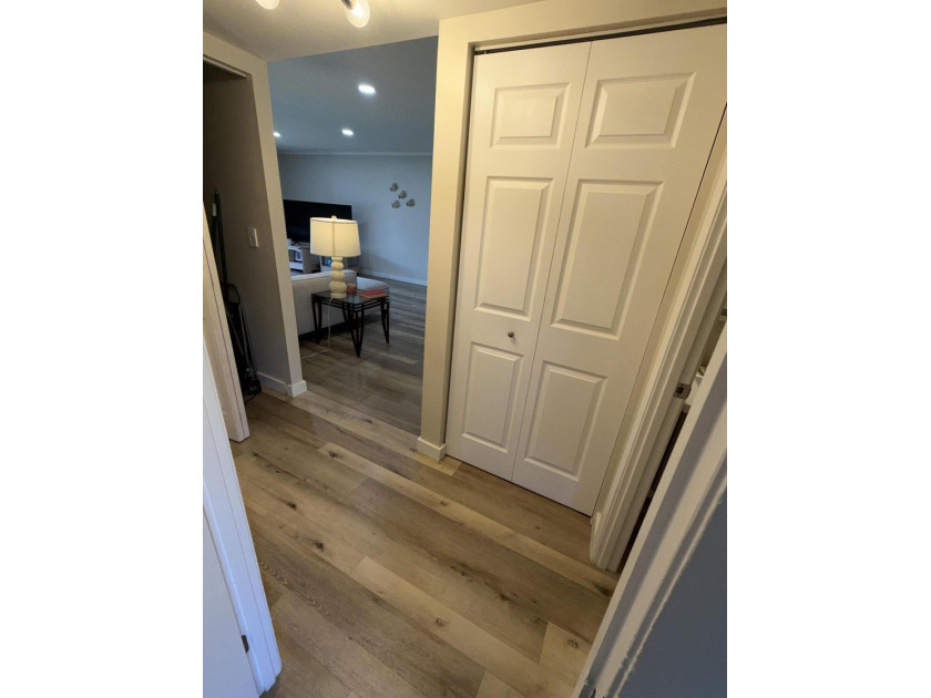 Beautifully renovated 2nd story lake front condominium in a - photo 34